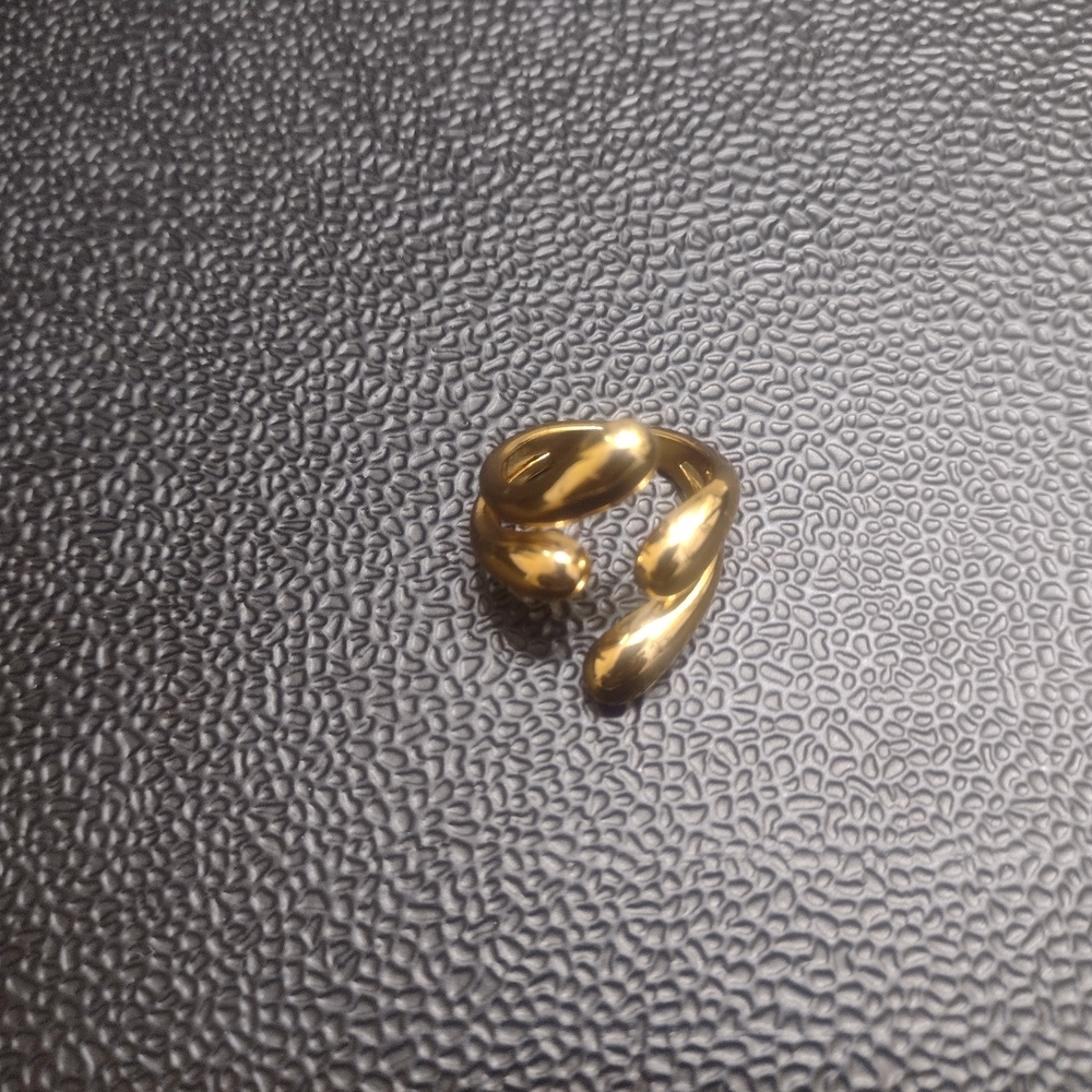 Elegant Gold-Tone Women's Ring - Picture 4 of 4